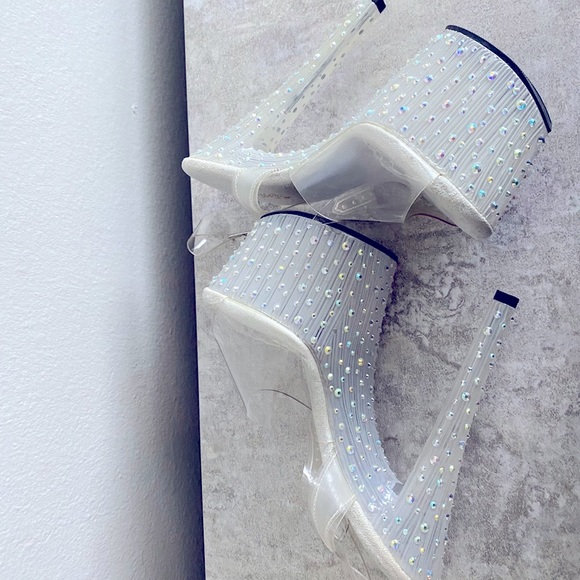 Pleasers - Picture 8 of 12